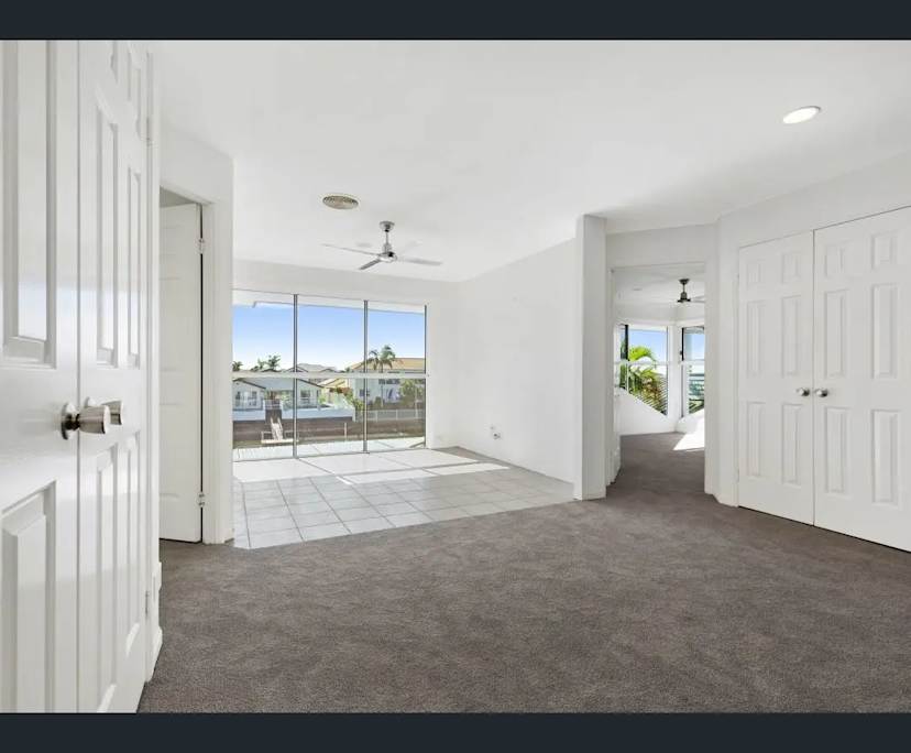 $350, Share-house, 5 bathrooms, Runaway Bay QLD 4216