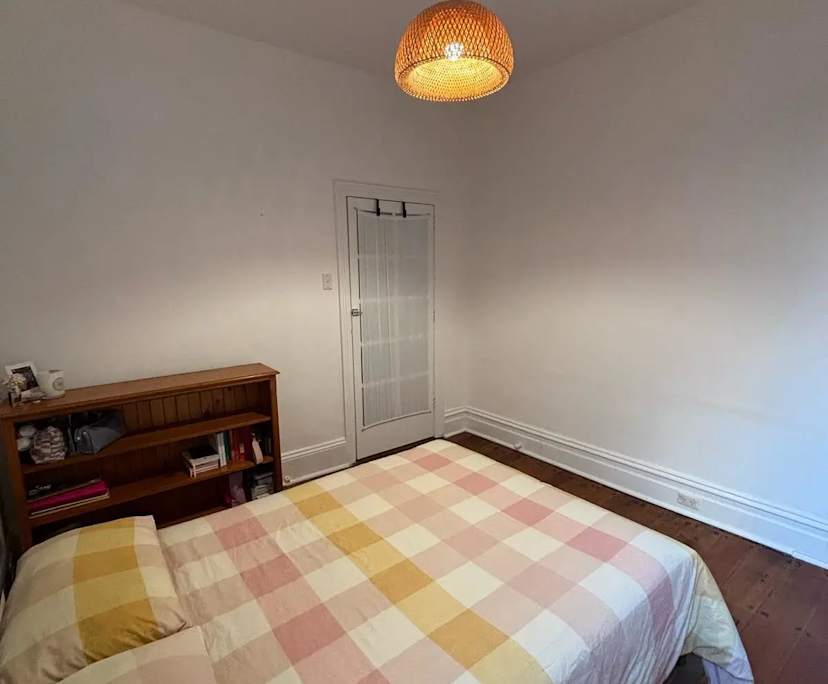Room in a share house
