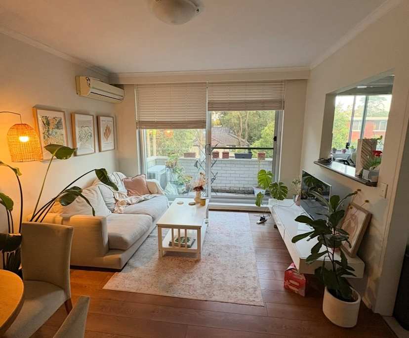 Furnished room in a flatshare