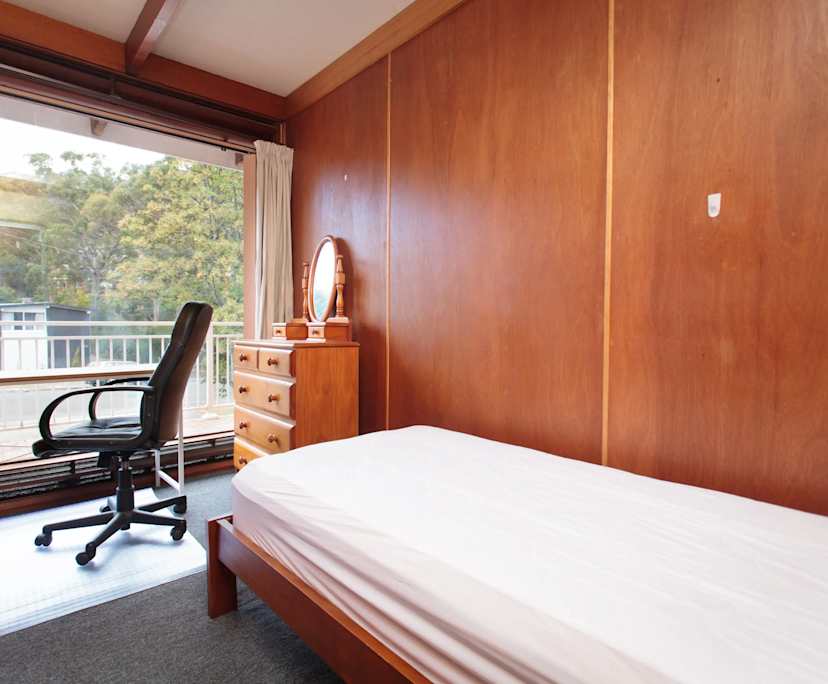 Furnished room in a flatshare