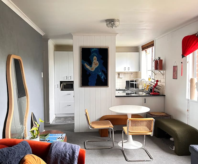 Furnished room in a flatshare