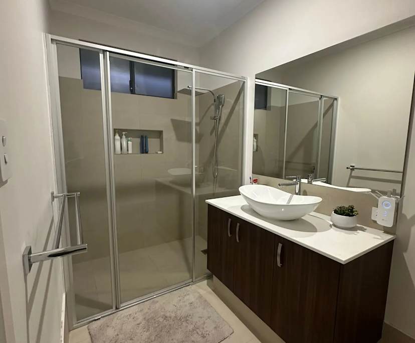 Unfurnished room with own bathroom