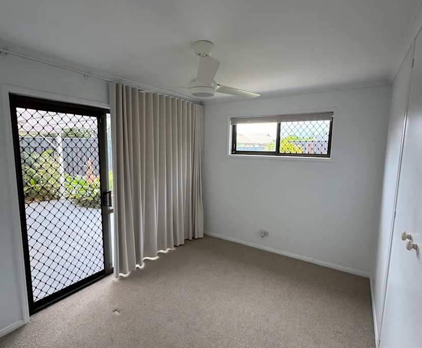 $470, Share-house, 3 bathrooms, Palm Beach QLD 4221