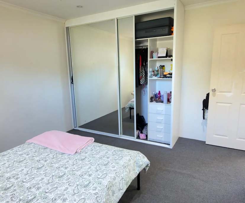 Furnished room in a flatshare