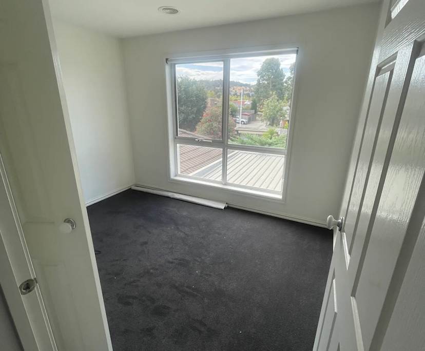 Unfurnished room with own bathroom