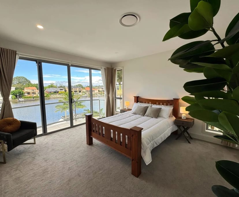 $800, Share-house, 6 bathrooms, Benowa QLD 4217