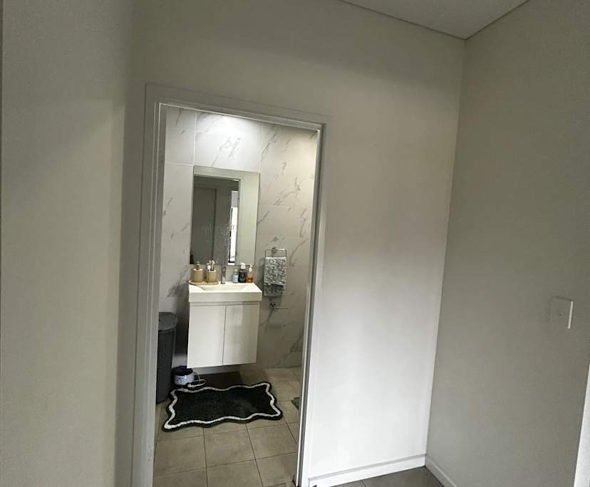 Unfurnished room in a flatshare