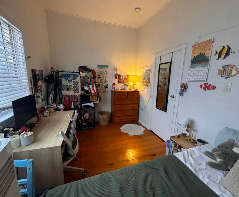 Furnished room in a share house