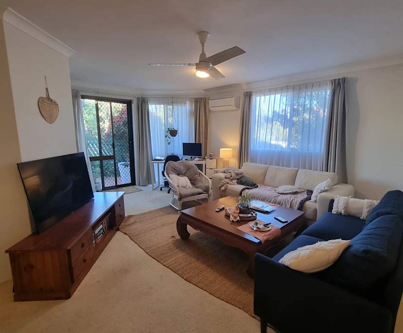 Furnished room in a flatshare