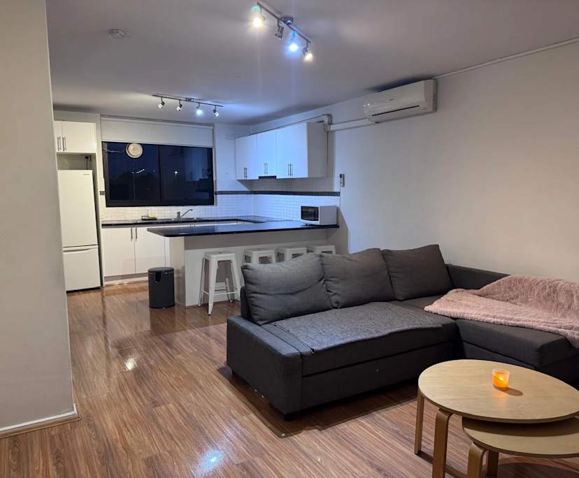 Furnished room in a flatshare