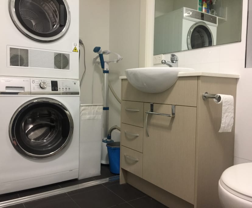 $400, Flatshare, 2 bathrooms, Holland Park QLD 4121