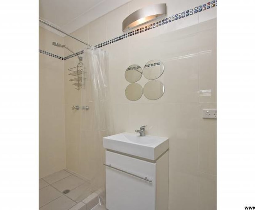 $220, Share-house, 4 bathrooms, Fairfield QLD 4103