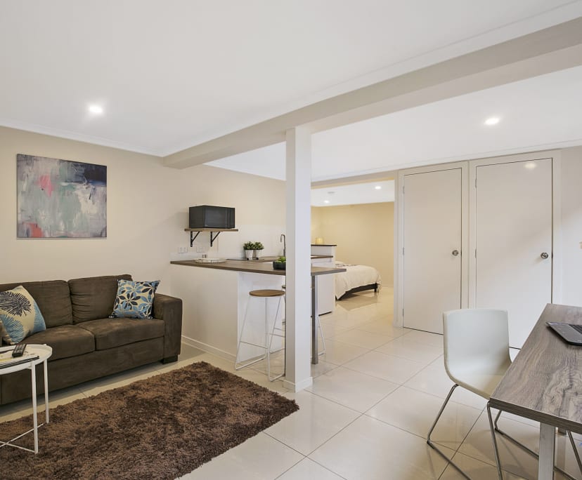 $390, Granny-flat, 1 bathroom, Holland Park QLD 4121