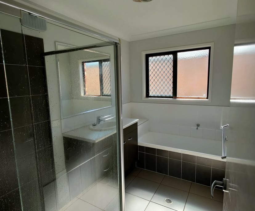 $185, Share-house, 3 bathrooms, Redland Bay QLD 4165