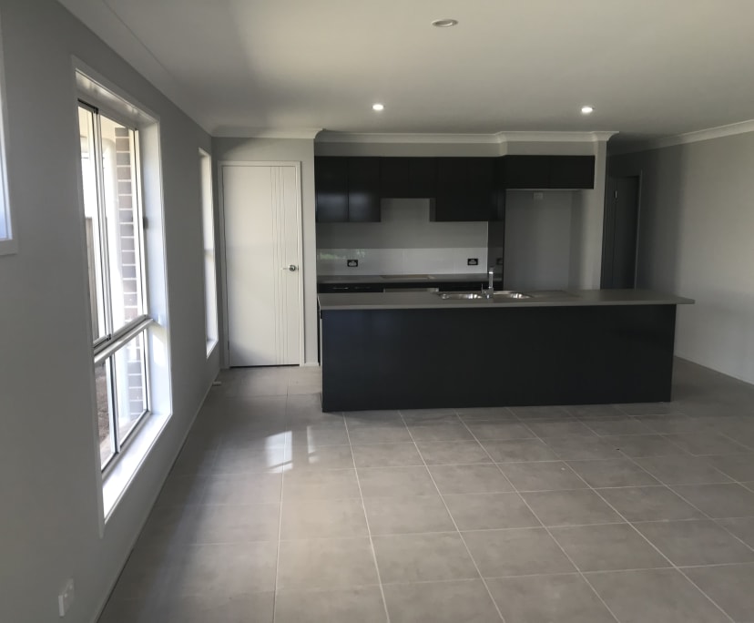 $250, Share-house, 4 bathrooms, Claymore NSW 2559