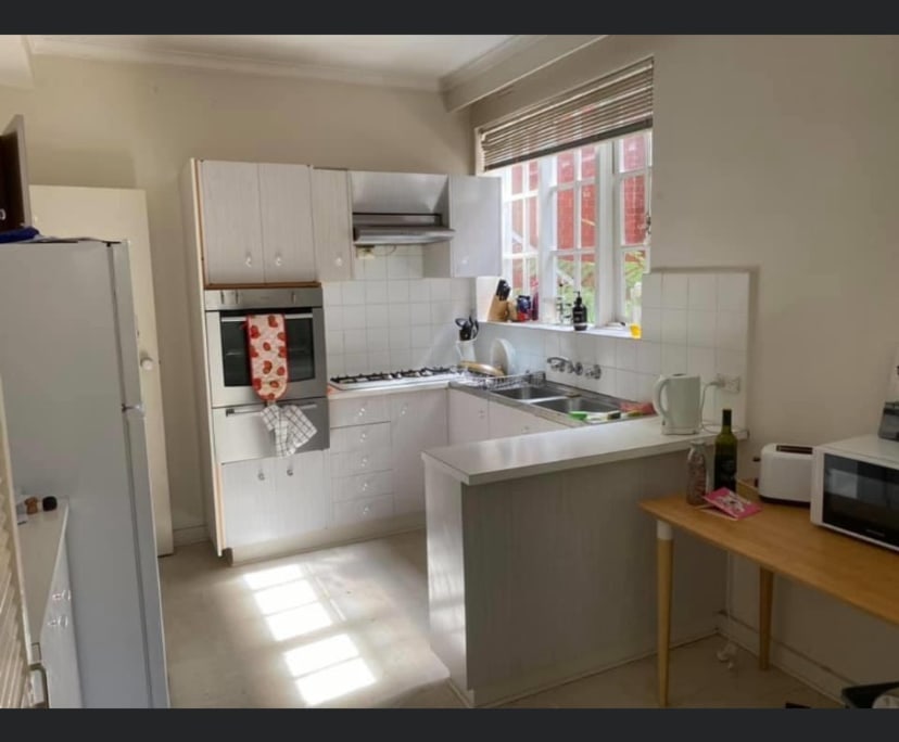 Room for Rent in Toorak, Melbourne 180, Furnished...