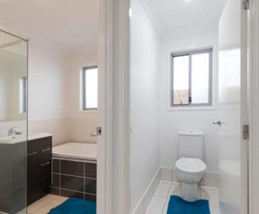 $350, Share-house, 3 bathrooms, Birtinya QLD 4575