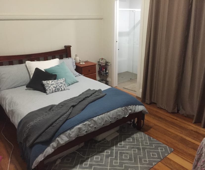 $340, Share-house, 3 bathrooms, Fairfield QLD 4103