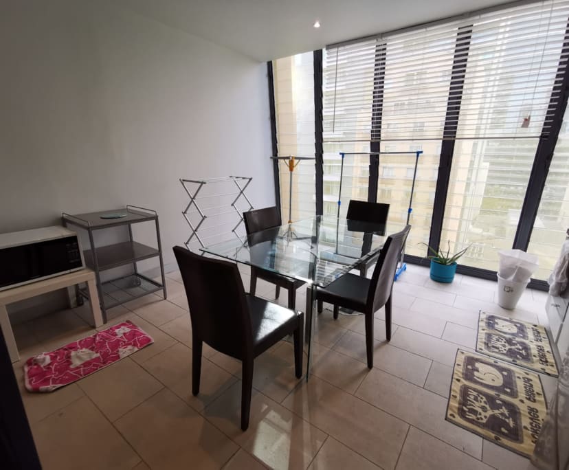 Furnished room in a flatshare