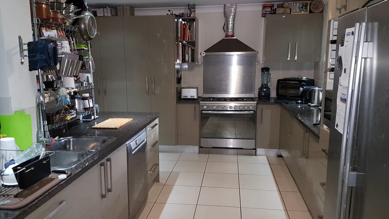 Room in a share house