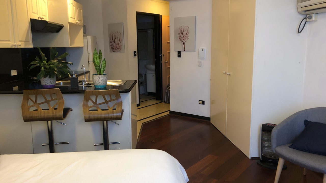 Whole property with 1 room for rent