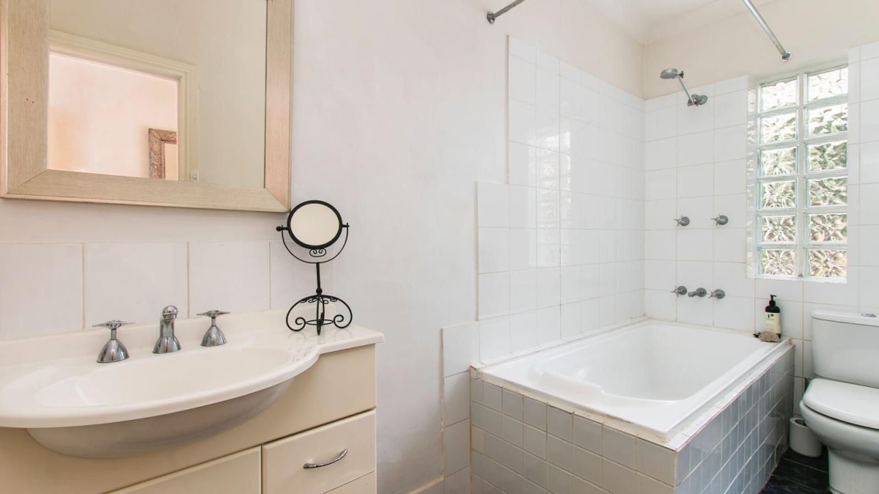 Room in a share house