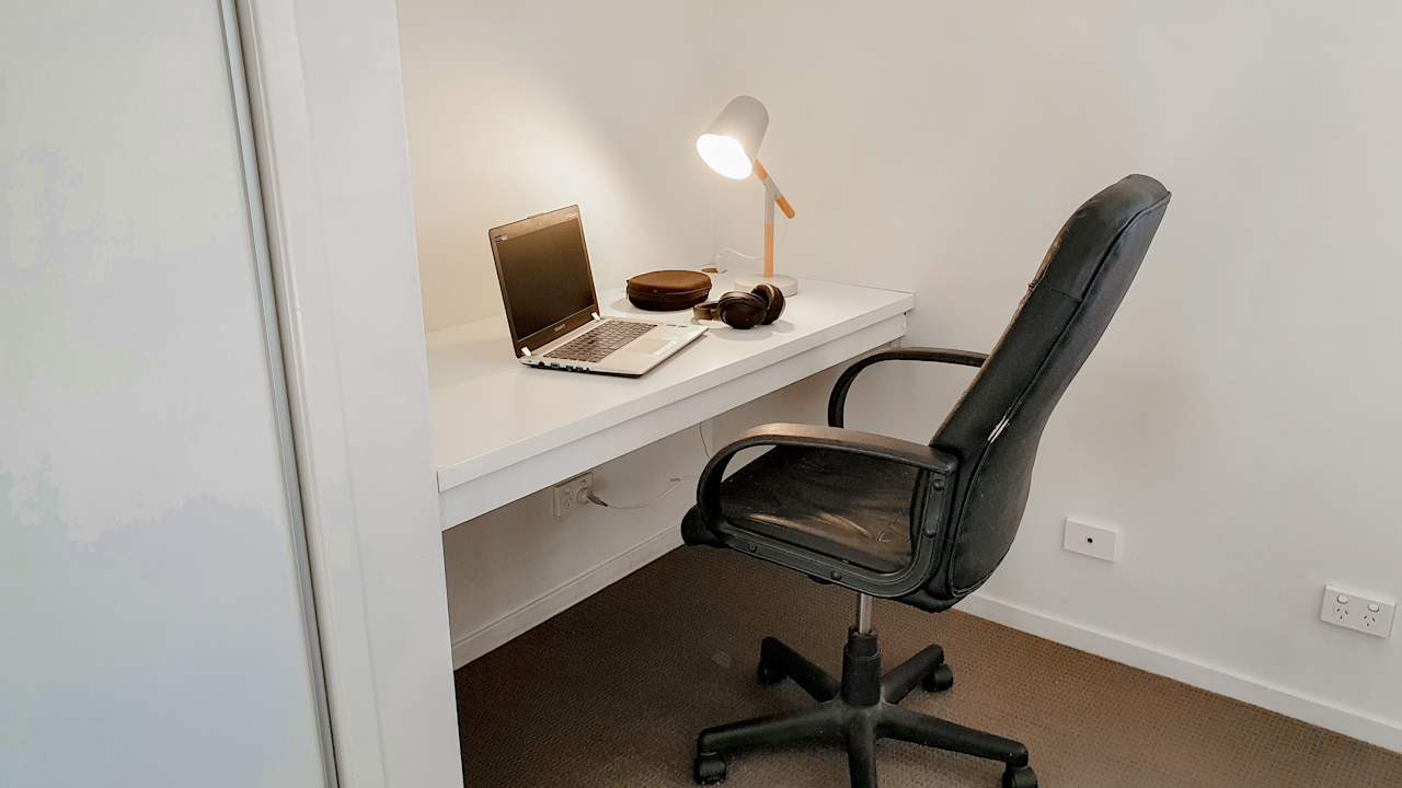 Furnished room in a share house