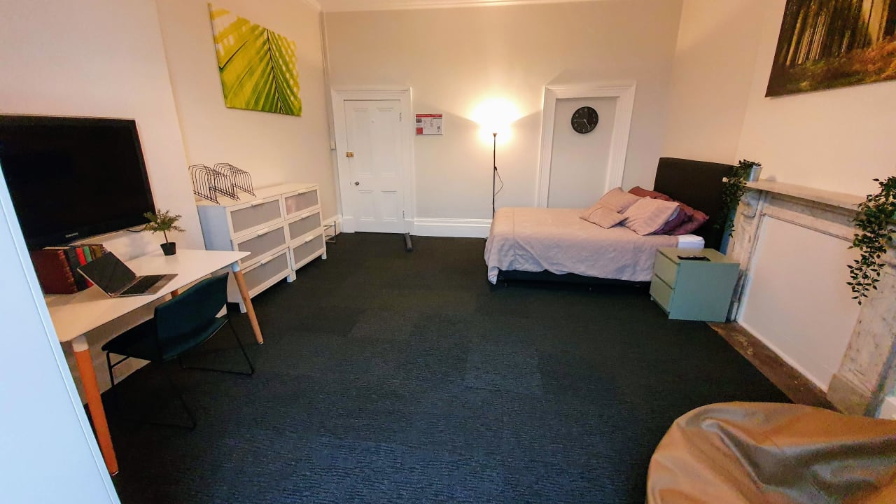 Furnished room in a share house