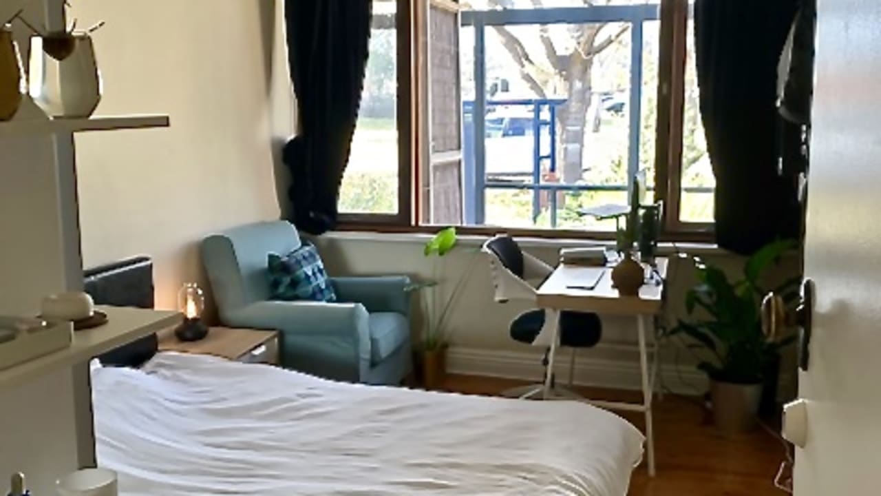 Furnished room in a share house
