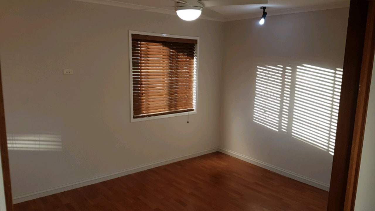 Room in a share house