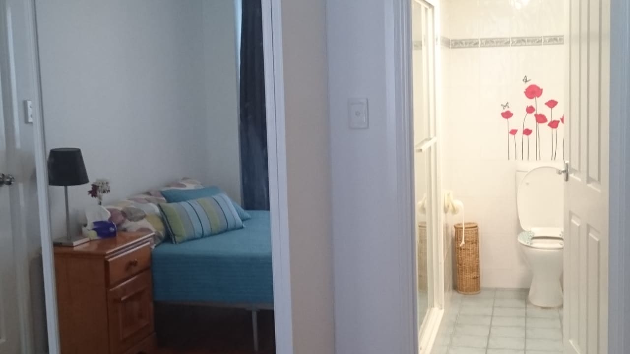 Furnished room with ensuite in a flatshare