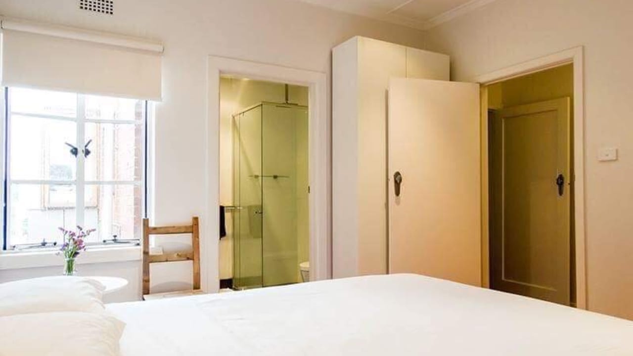 Furnished room with ensuite in a flatshare