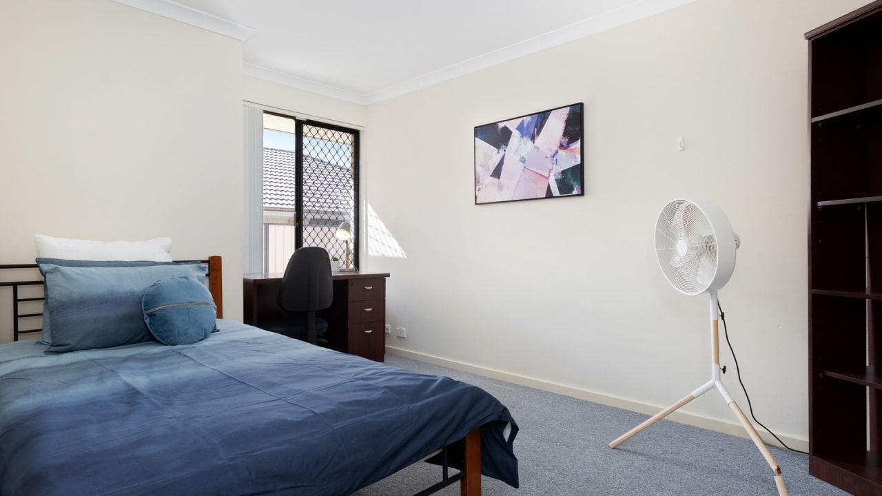 Furnished room in a share house