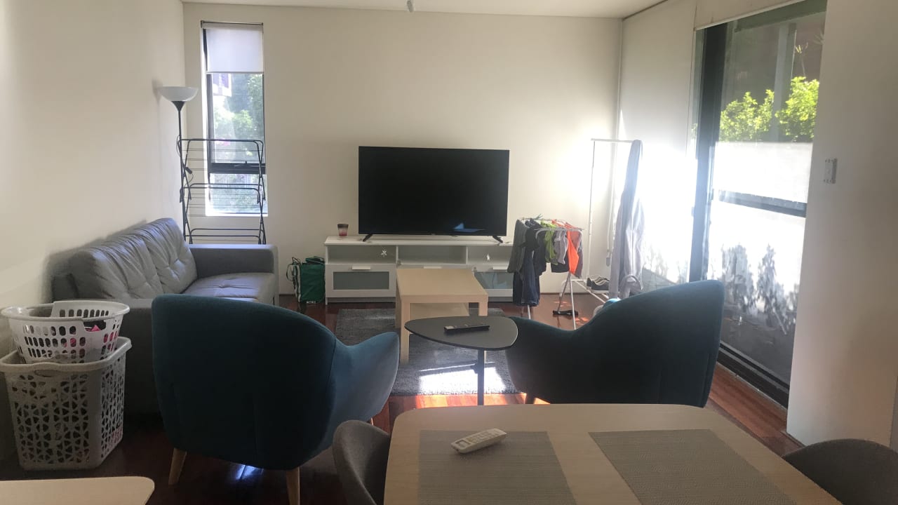 Furnished room in a flatshare