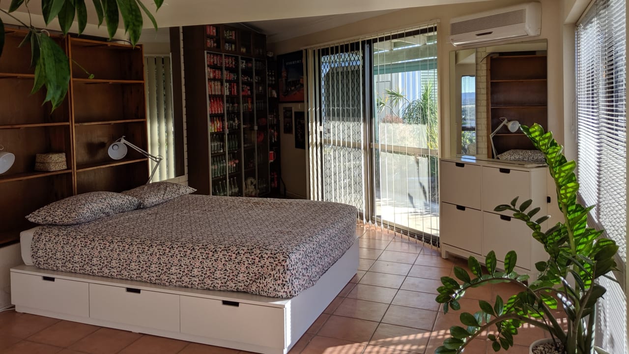 Furnished room in a share house