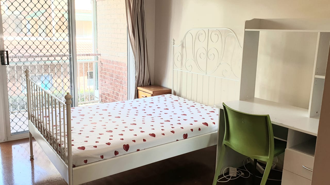 Furnished room in a flatshare
