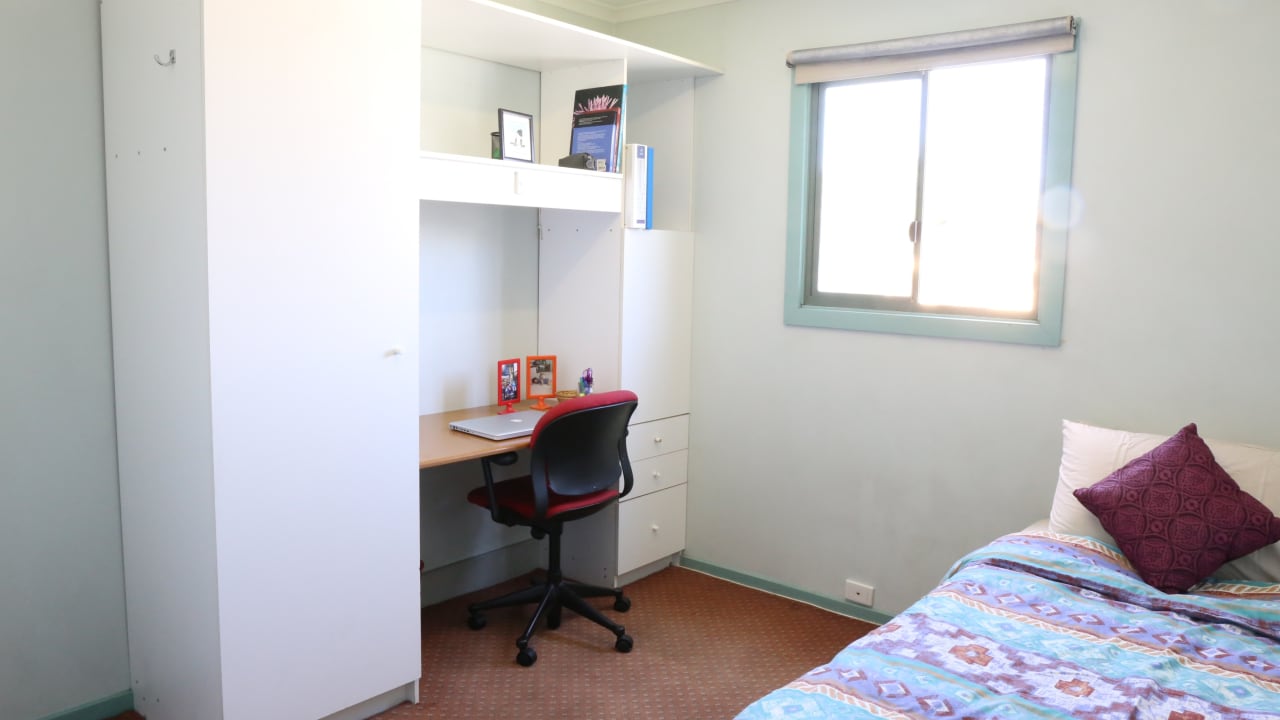 Furnished room in a flatshare