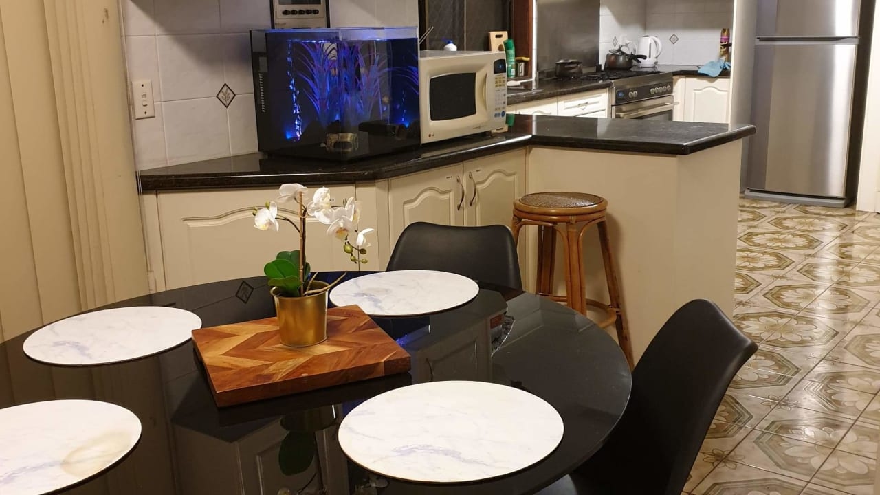 Room in a share house
