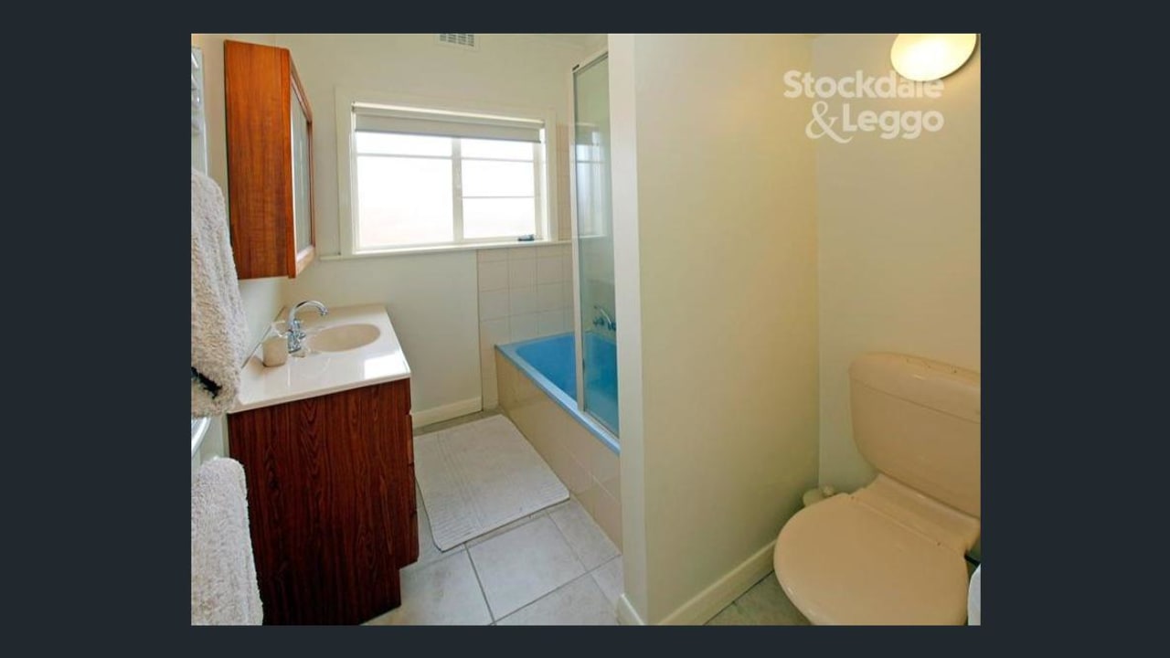 Furnished room with ensuite in a share house