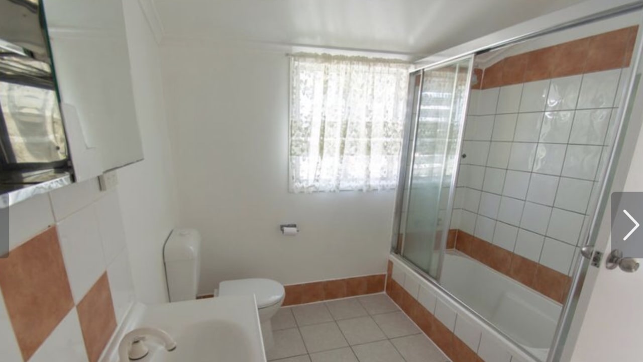 Room in a share house