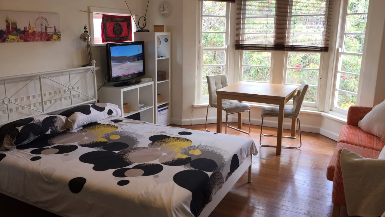 Furnished room in a flatshare