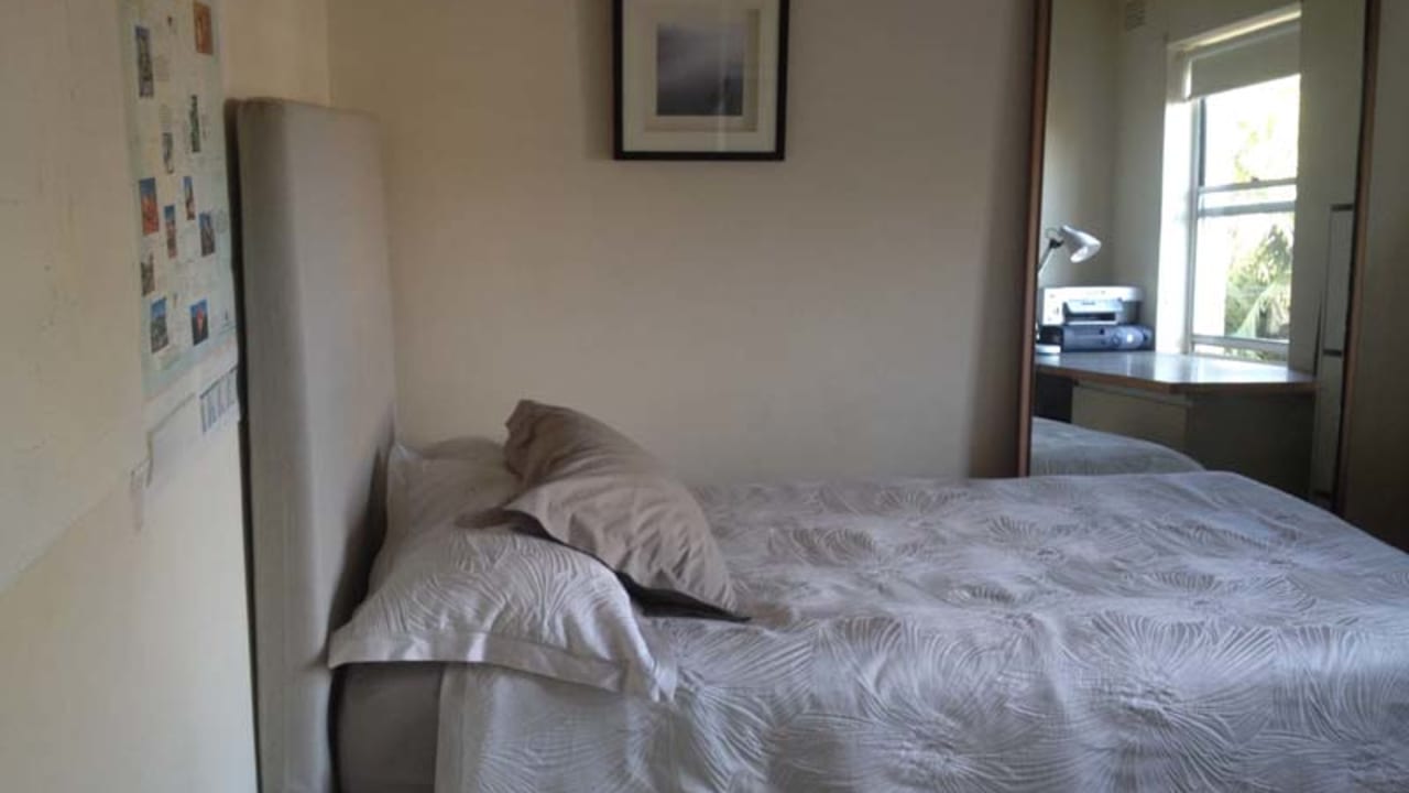 Furnished room in a flatshare