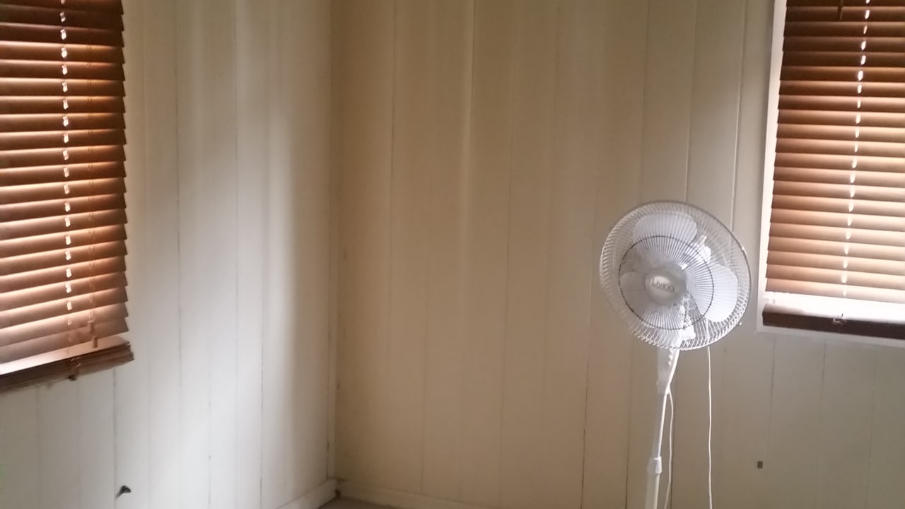 Room in a share house