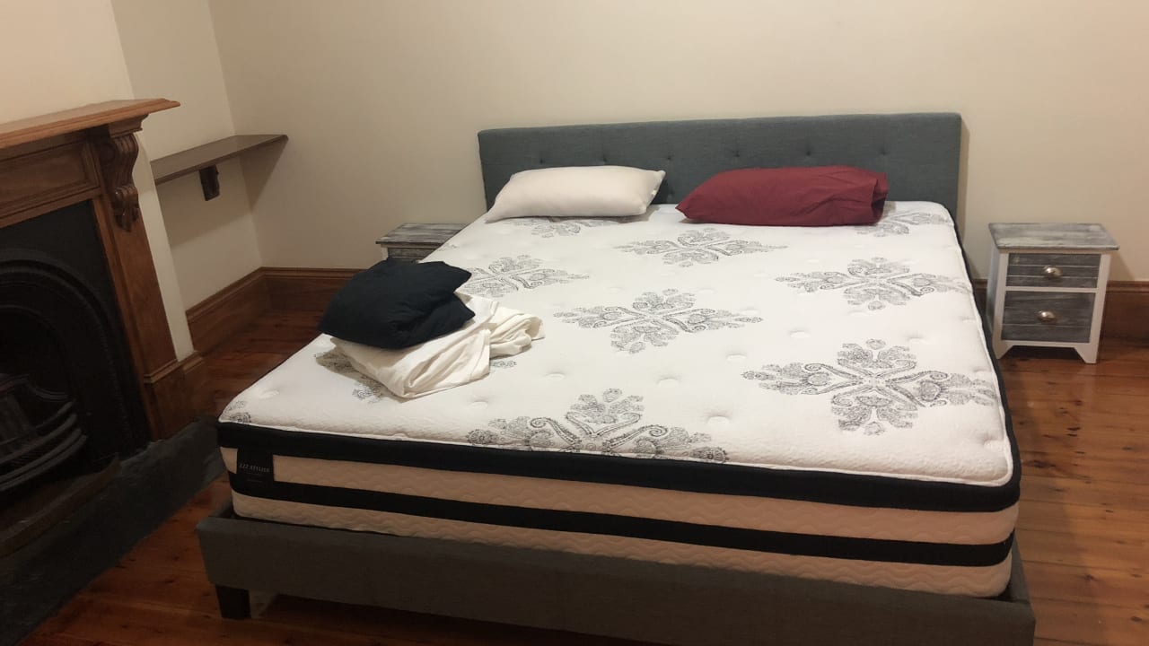 Room in a share house