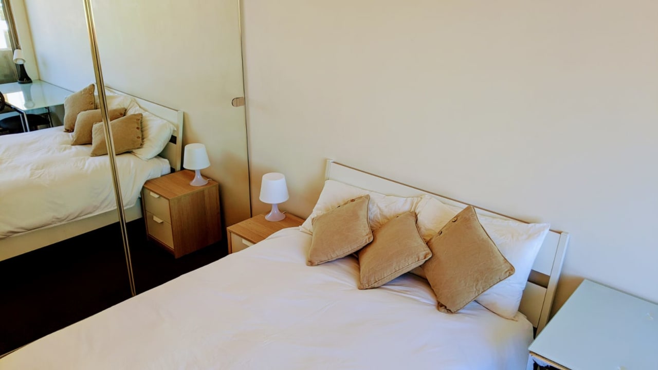 Furnished room in a flatshare