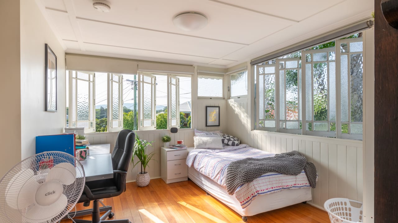 Furnished room in a share house