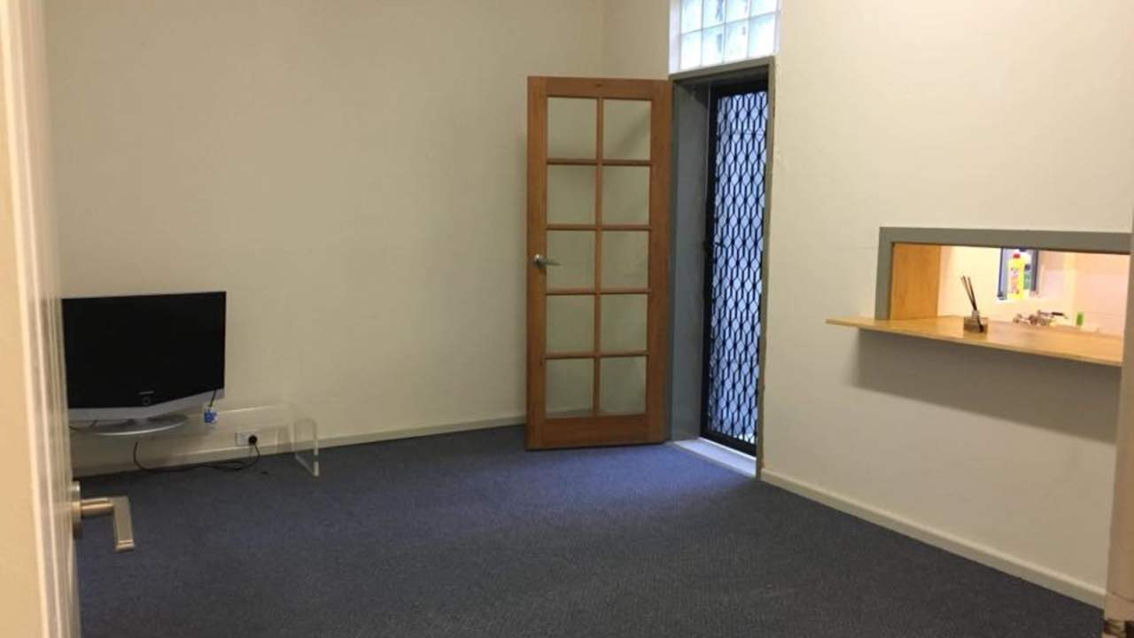 Room in a share house