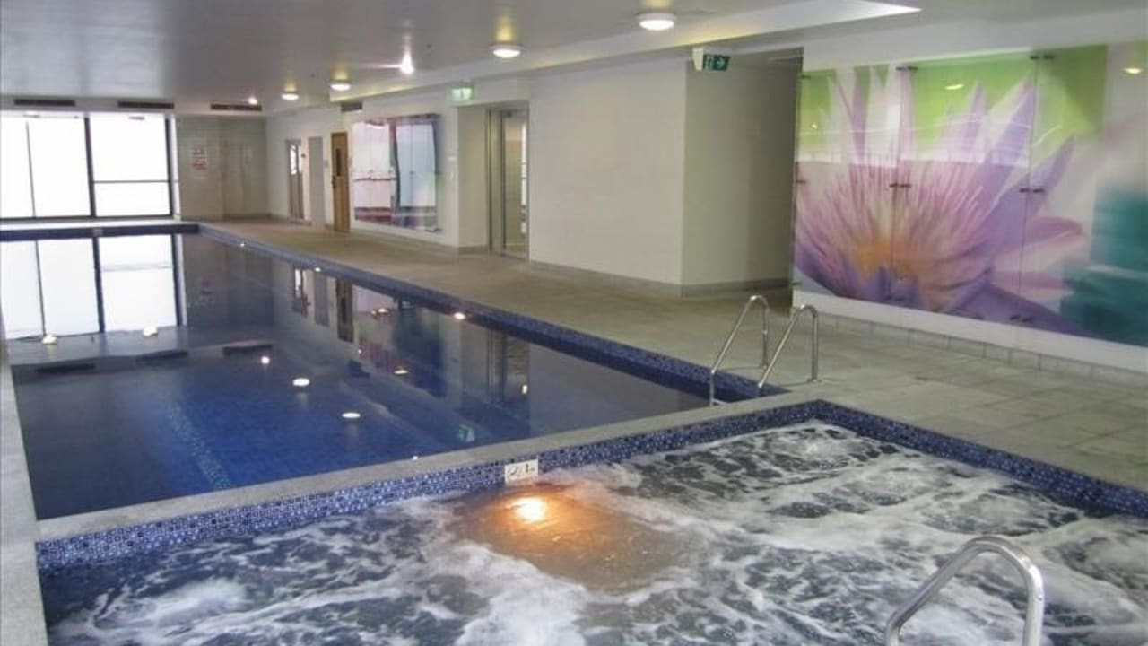 Furnished room with ensuite in a flatshare