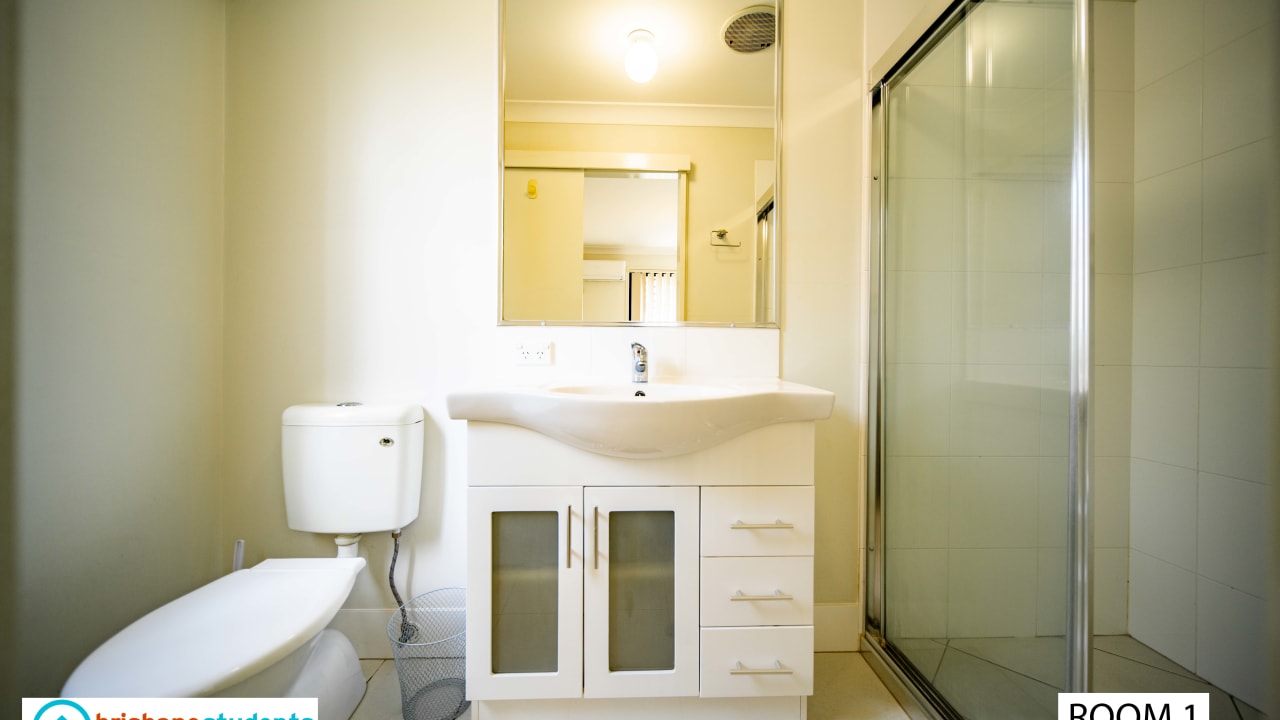 Furnished room in a share house