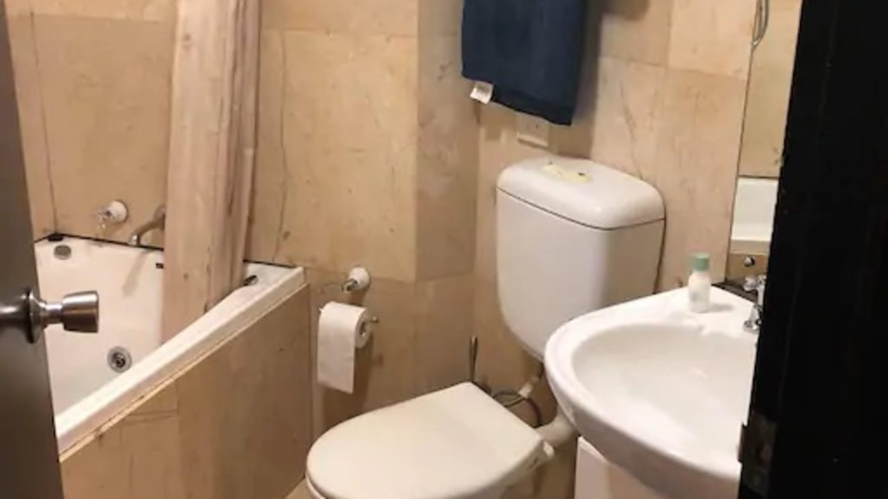 Whole property with 1 room for rent